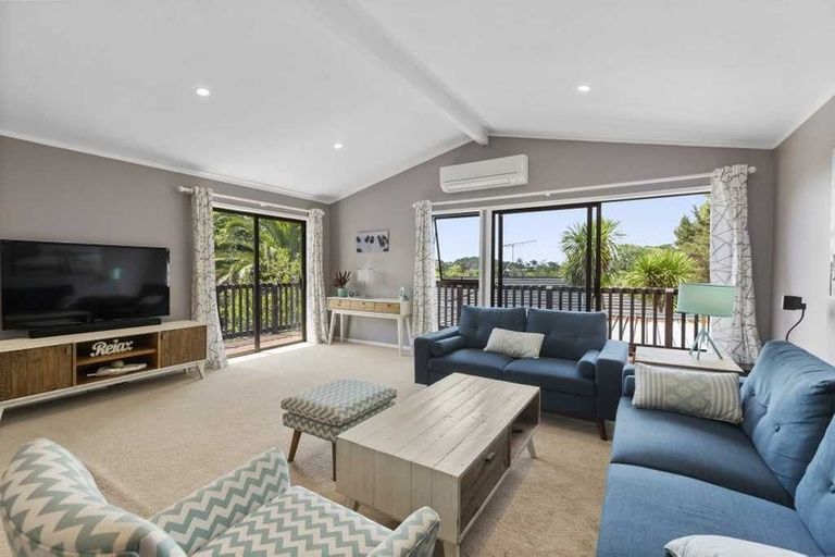 Photo of property in 29 Calman Place, Chatswood, Auckland, 0626