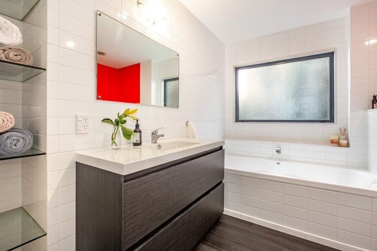 Photo of property in 15 Bank Road, Northland, Wellington, 6012