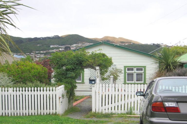 Photo of property in 10 Tarawera Road, Johnsonville, Wellington, 6037