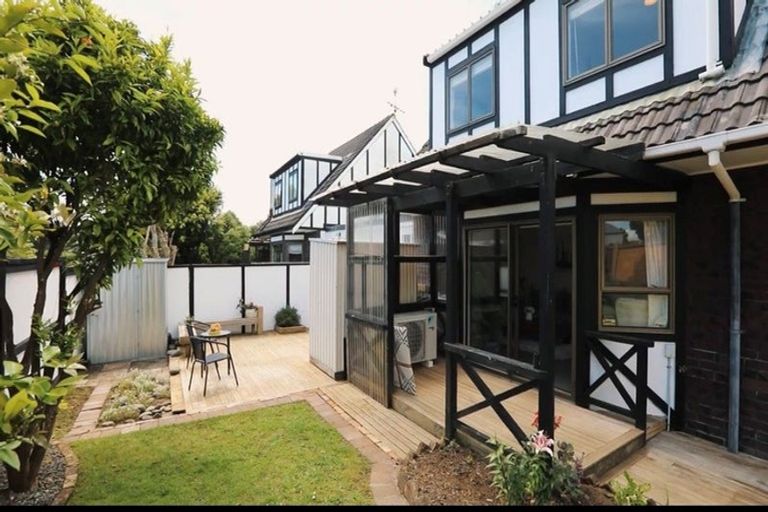 Photo of property in 1/24 Curacao Place, Half Moon Bay, Auckland, 2012