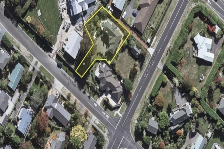 Photo of property in 28 Chesham Avenue, Waipahihi, Taupo, 3330