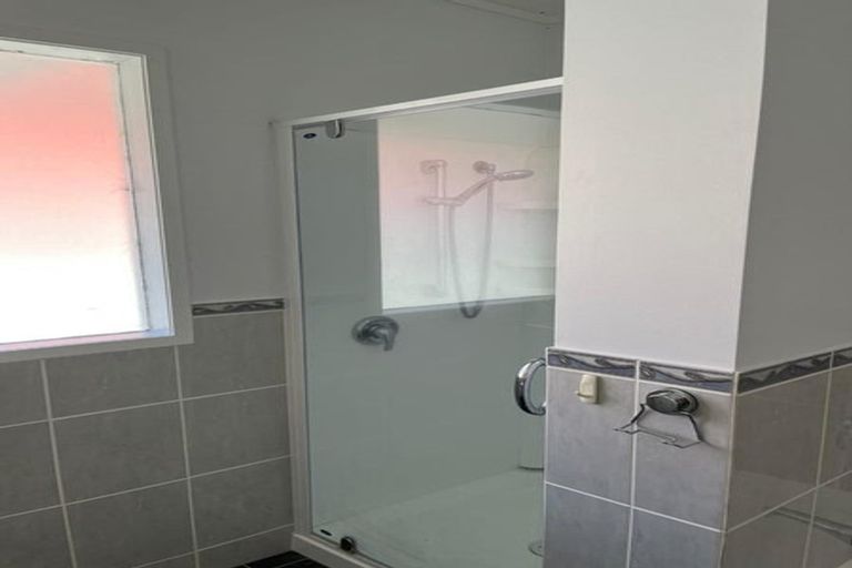 Photo of property in 27 Walpole Avenue, Hillpark, Auckland, 2102