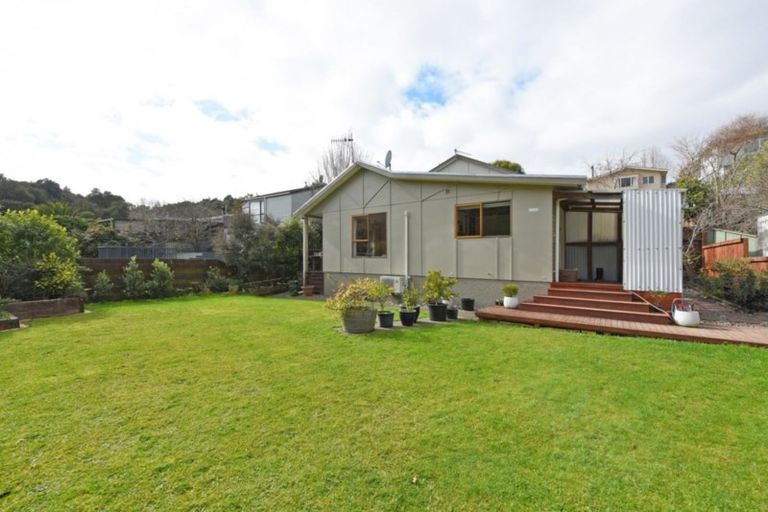Photo of property in 2/5 Taunton Way, Pinehaven, Upper Hutt, 5019
