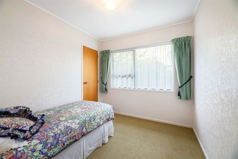 Photo of property in 1/246 Great North Road, Henderson, Auckland, 0612