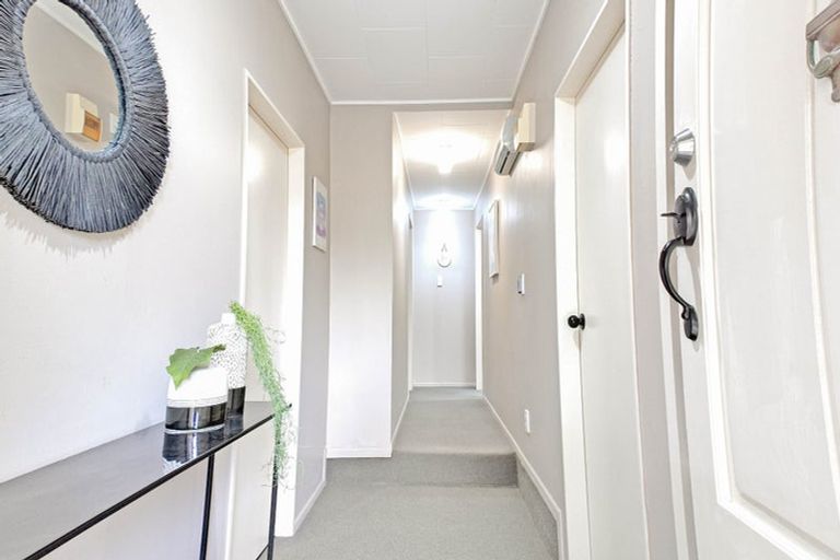 Photo of property in 22b Hillside Drive, Maoribank, Upper Hutt, 5018