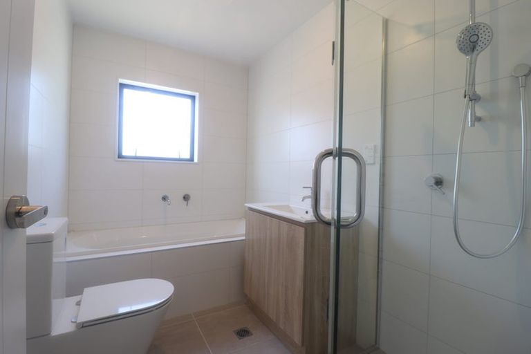 Photo of property in 1 Ngatoa Place, Glenfield, Auckland, 0629