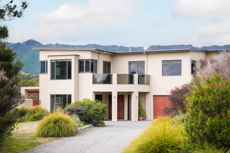 Photo of property in 114 Rutherford Drive, Waikanae Beach, Waikanae, 5036