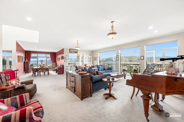 Photo of property in 11c Saint Johns Way, Normandale, Lower Hutt, 5010