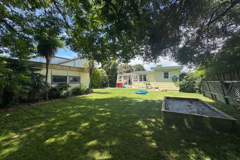 Photo of property in 11 Moa Road, Raumati Beach, Paraparaumu, 5032