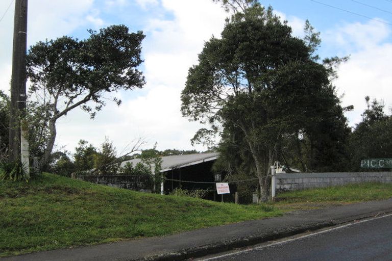 Photo of property in 682 Huia Road, Parau, Auckland, 0604