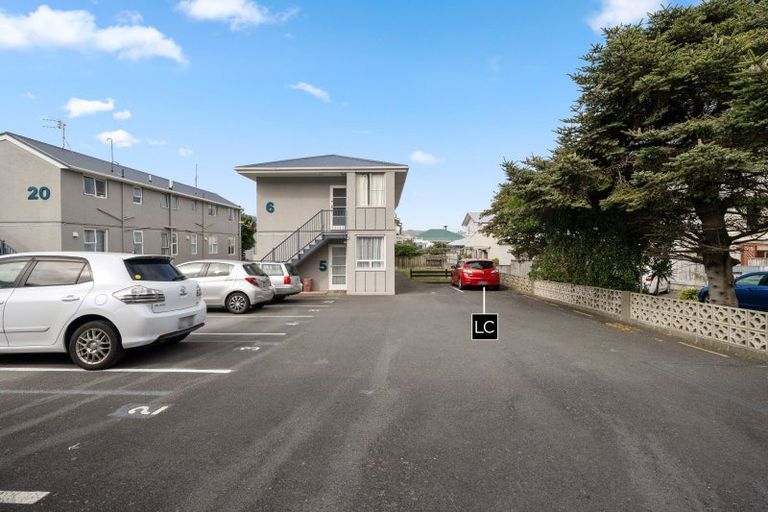 Photo of property in 6/127 Queens Drive, Lyall Bay, Wellington, 6022