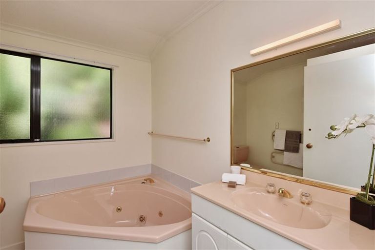 Photo of property in 122 Mccormacks Bay Road, Redcliffs, Christchurch, 8081