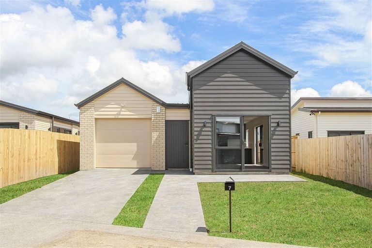 Photo of property in 7 Poutawa Lane, Clarks Beach, 2122