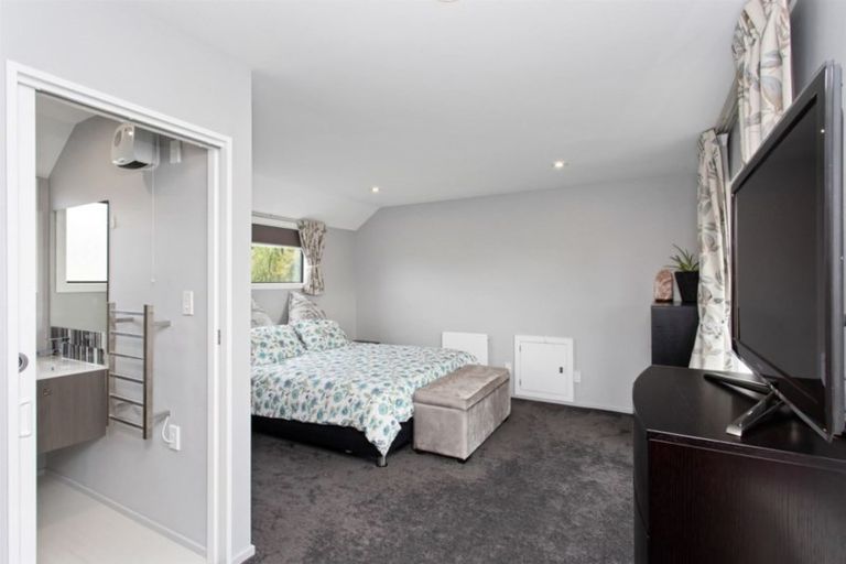 Photo of property in 17b Wairakei Road, Strowan, Christchurch, 8052