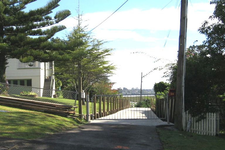 Photo of property in 54 Totara Road, Te Atatu Peninsula, Auckland, 0610