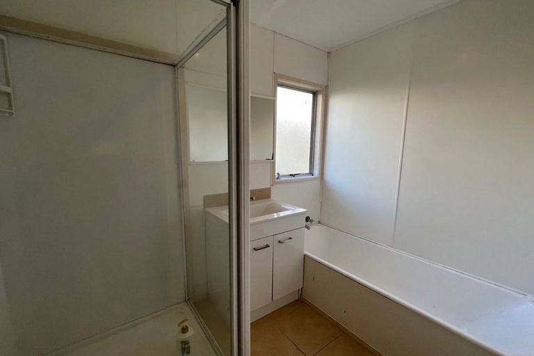 Photo of property in 476 Roscommon Road, Clendon Park, Auckland, 2103