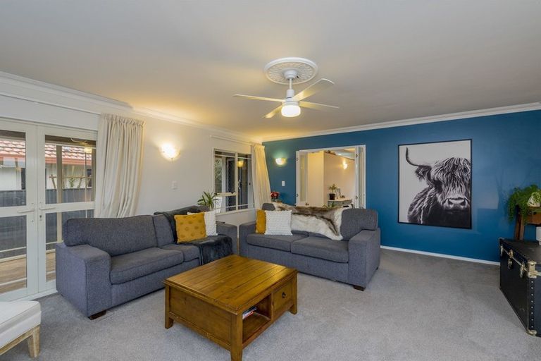 Photo of property in 10 Guildford Street, Levin, 5510