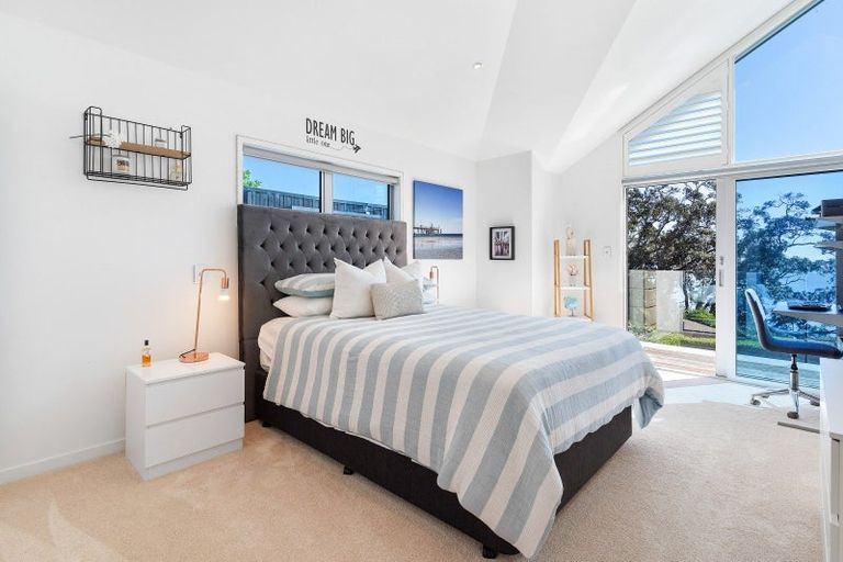 Photo of property in 40 Oceania Place, Mellons Bay, Auckland, 2014