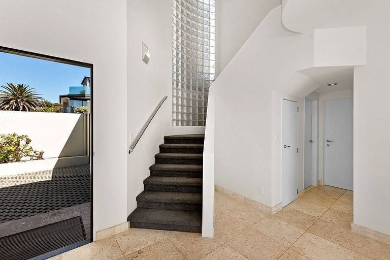 Photo of property in 26 Tiri Road, Milford, Auckland, 0620