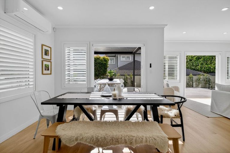 Photo of property in 27 St Michaels Avenue, Point Chevalier, Auckland, 1022