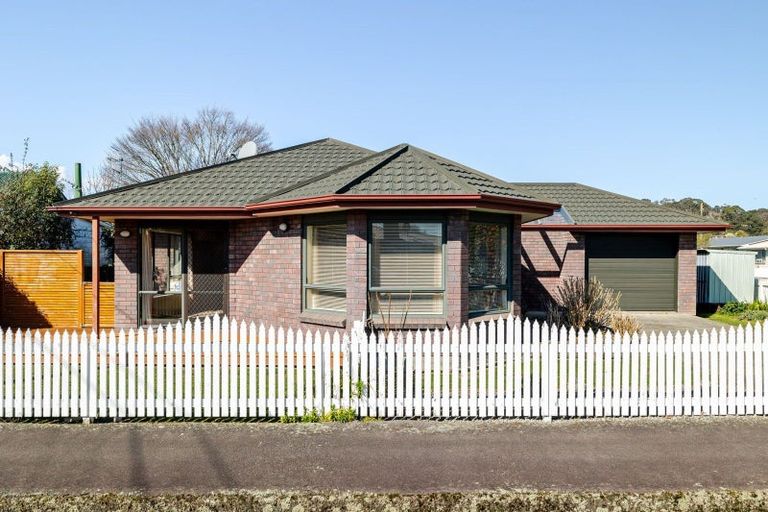 Photo of property in 17 Tyndall Street, Pahiatua, 4910