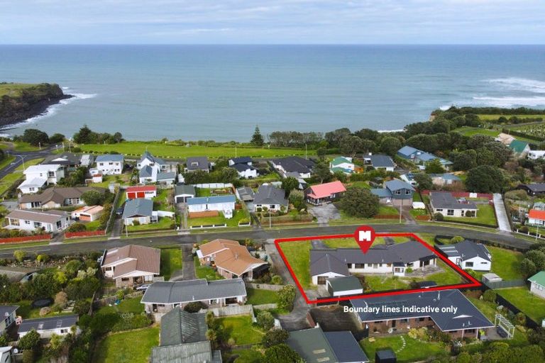 Photo of property in 14 Pohutukawa Drive, Opunake, 4616