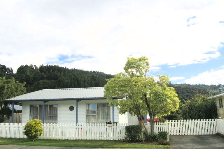 Photo of property in 40 Sunbrae Drive, Silverstream, Upper Hutt, 5019