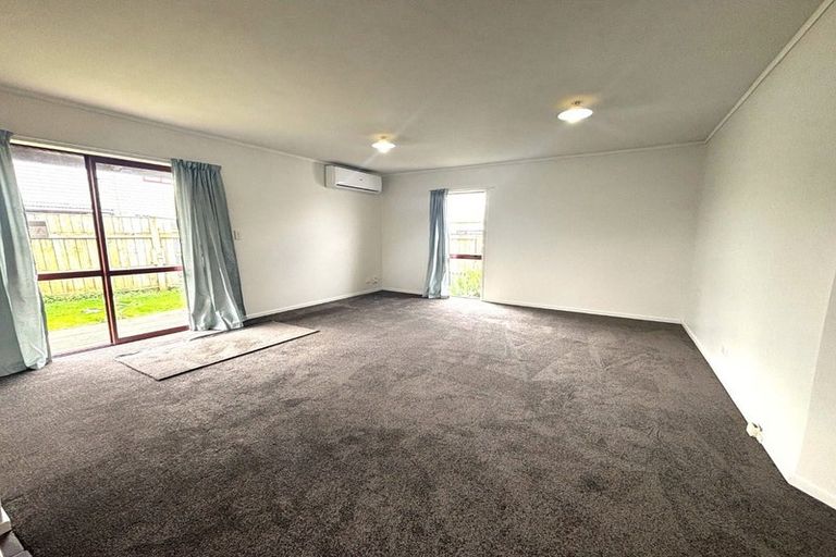 Photo of property in 2/21 Solveig Place, Randwick Park, Auckland, 2105