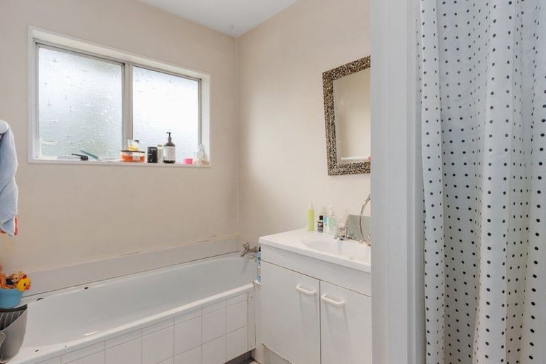 Photo of property in 2/7a Glen Place, Parklands, Christchurch, 8083