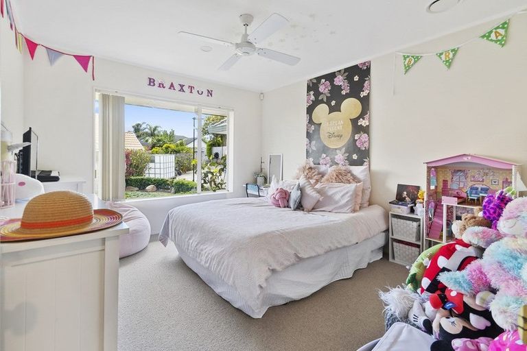 Photo of property in 2/12 Pat O'connor Place, Manurewa, Auckland, 2105