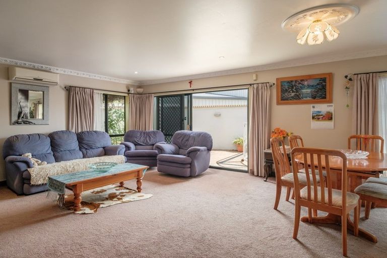 Photo of property in 5 Coulston Place, Riverdale, Gisborne, 4010