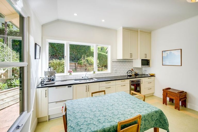 Photo of property in 19 Cameron Road, Bluff Hill, Napier, 4110