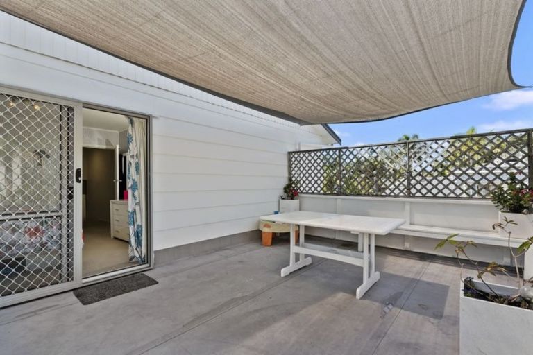 Photo of property in 1/1 Gray Crescent, Torbay, Auckland, 0630