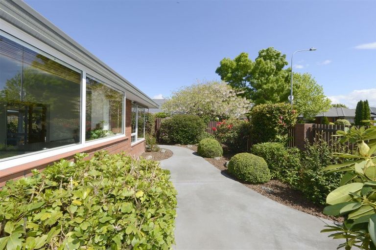 Photo of property in 1/64 Apsley Drive, Avonhead, Christchurch, 8042