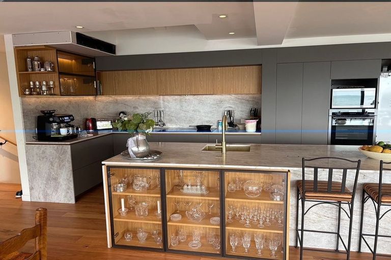 Photo of property in 15a The Strand, Takapuna, Auckland, 0622