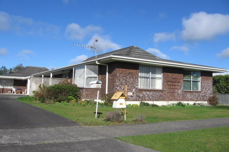 Photo of property in 24 Geraldine Crescent, Cloverlea, Palmerston North, 4412