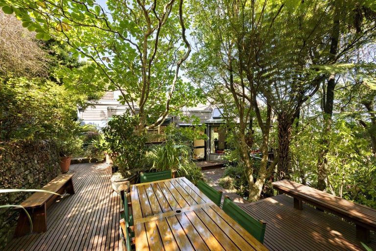 Photo of property in 17 Dillon Street, Lowry Bay, Lower Hutt, 5013