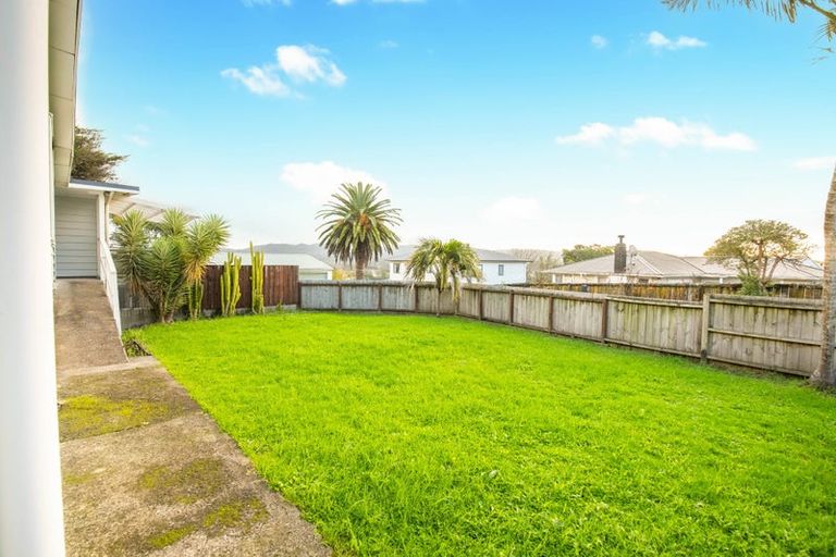 Photo of property in 129 Sunnyside Road, Sunnyvale, Auckland, 0612