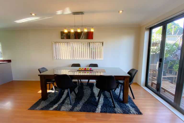 Photo of property in 27 Taupo Street, Green Bay, Auckland, 0604