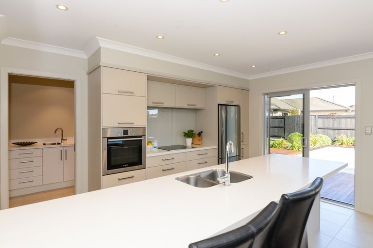 Photo of property in 35 Rodeo Drive, Kelvin Grove, Palmerston North, 4414