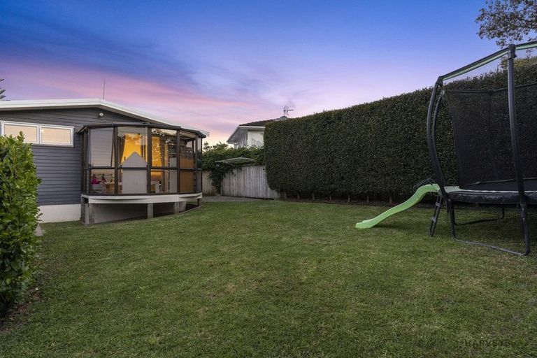 Photo of property in 21 Sunvue Road, Glen Eden, Auckland, 0602