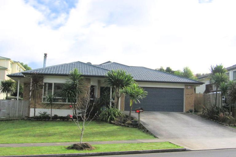 Photo of property in 17 De Havilland Drive, Goodwood Heights, Auckland, 2105