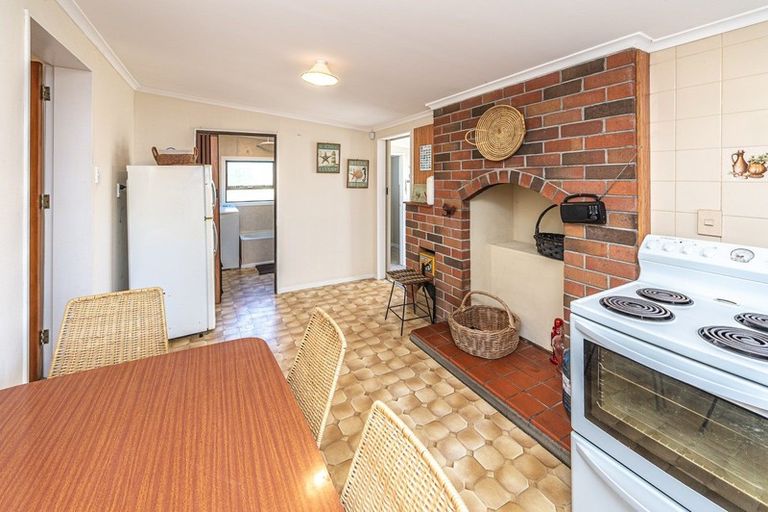 Photo of property in 21 Hood Street, Castlecliff, Whanganui, 4501