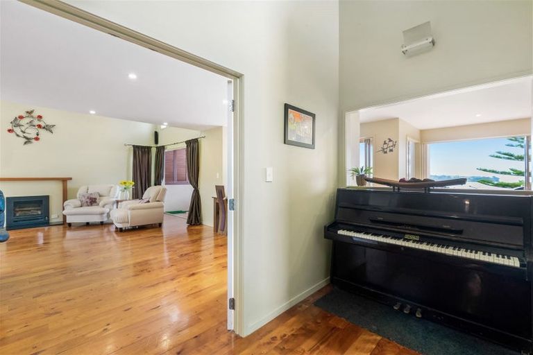 Photo of property in 985 Whangaparaoa Road, Tindalls Beach, Whangaparaoa, 0930