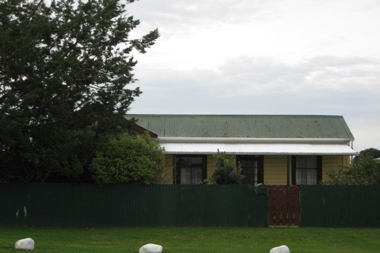 Photo of property in 8 Wood Street, Waitara, 4320