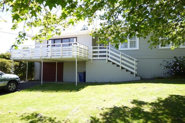 Photo of property in 4 Castaing Crescent, Te Atatu South, Auckland, 0610