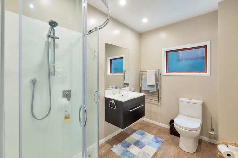 Photo of property in 11 Robin Lane, Browns Bay, Auckland, 0630