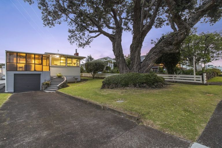 Photo of property in 1/11 Kiwi Esplanade, Mangere Bridge, Auckland, 2022