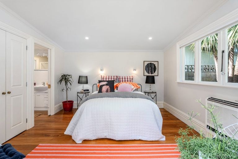 Photo of property in 9 Ranfurly Terrace, Mount Cook, Wellington, 6021