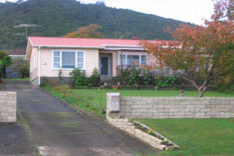 Photo of property in 61 Seddon Street, Waikanae, 5036